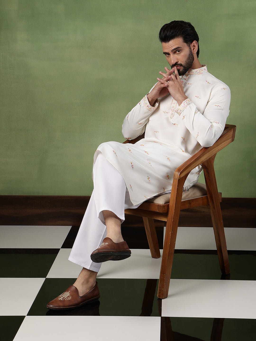 Men's Cotton Embroidered Ethnic Motif Off white Kurta With Pyjama - Image 2