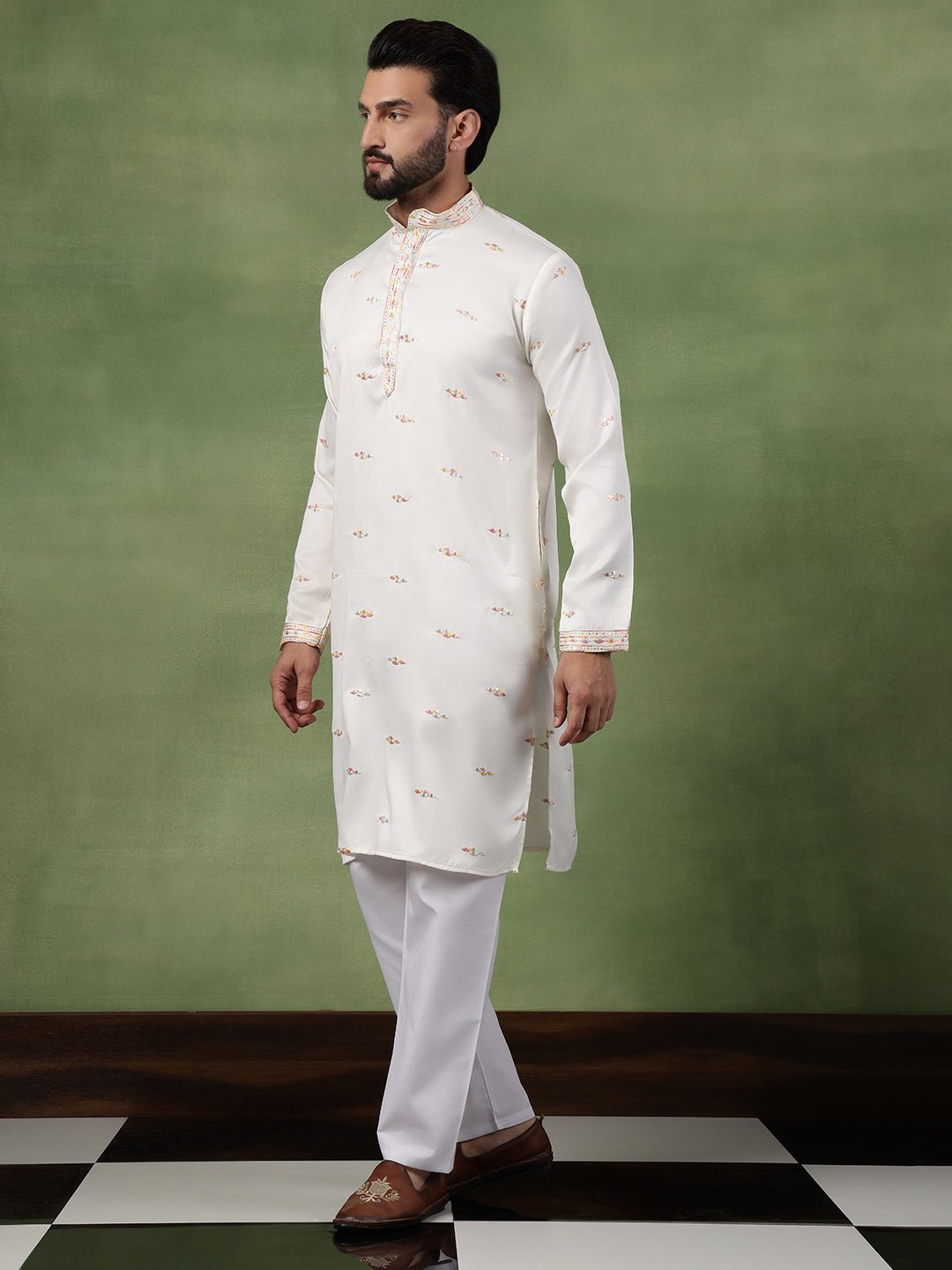 Men's Cotton Embroidered Ethnic Motif Off white Kurta With Pyjama